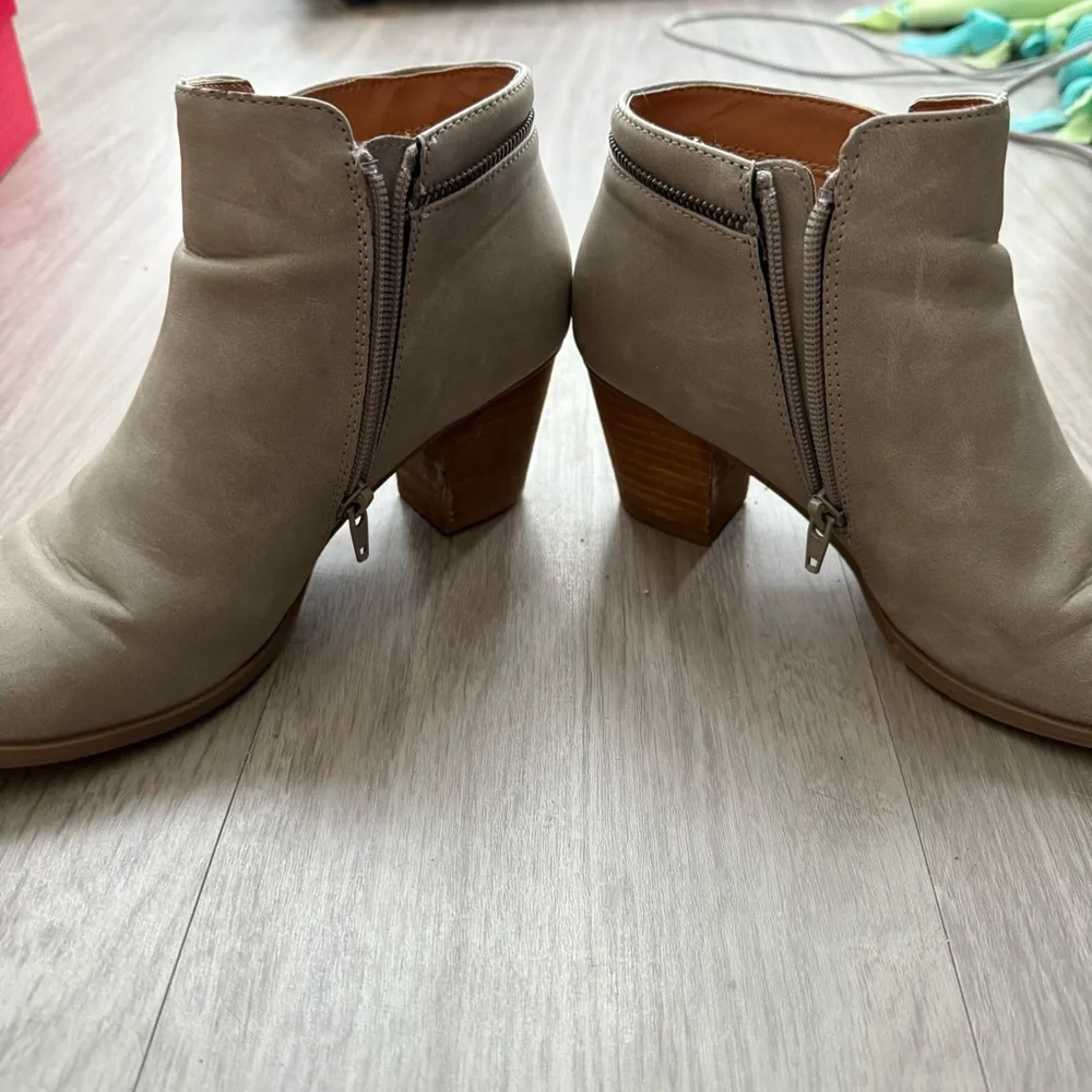 Elegant Grey Ankle Boots